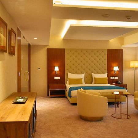 Bravia Hotel Niamey Bagian luar foto