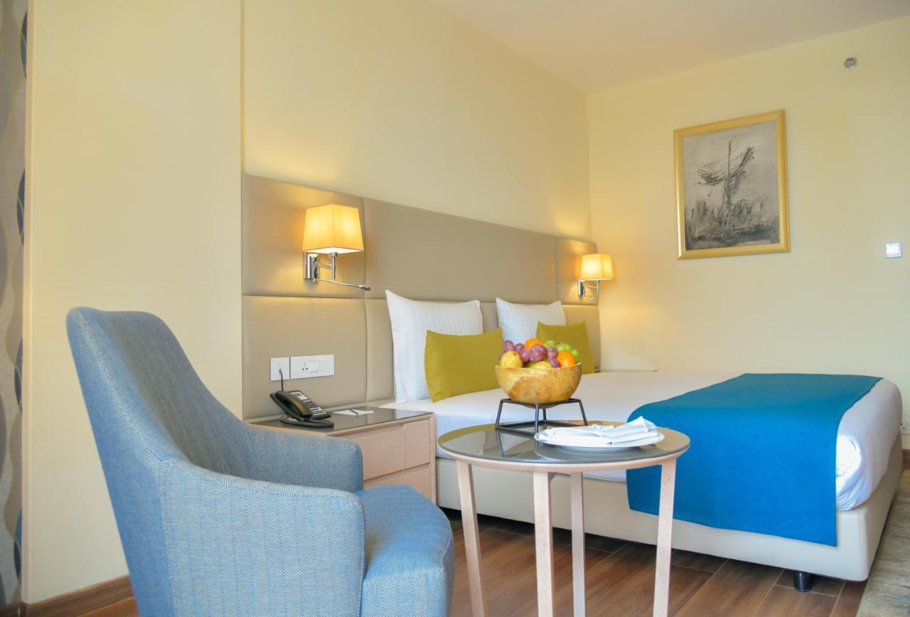 Bravia Hotel Niamey Bagian luar foto