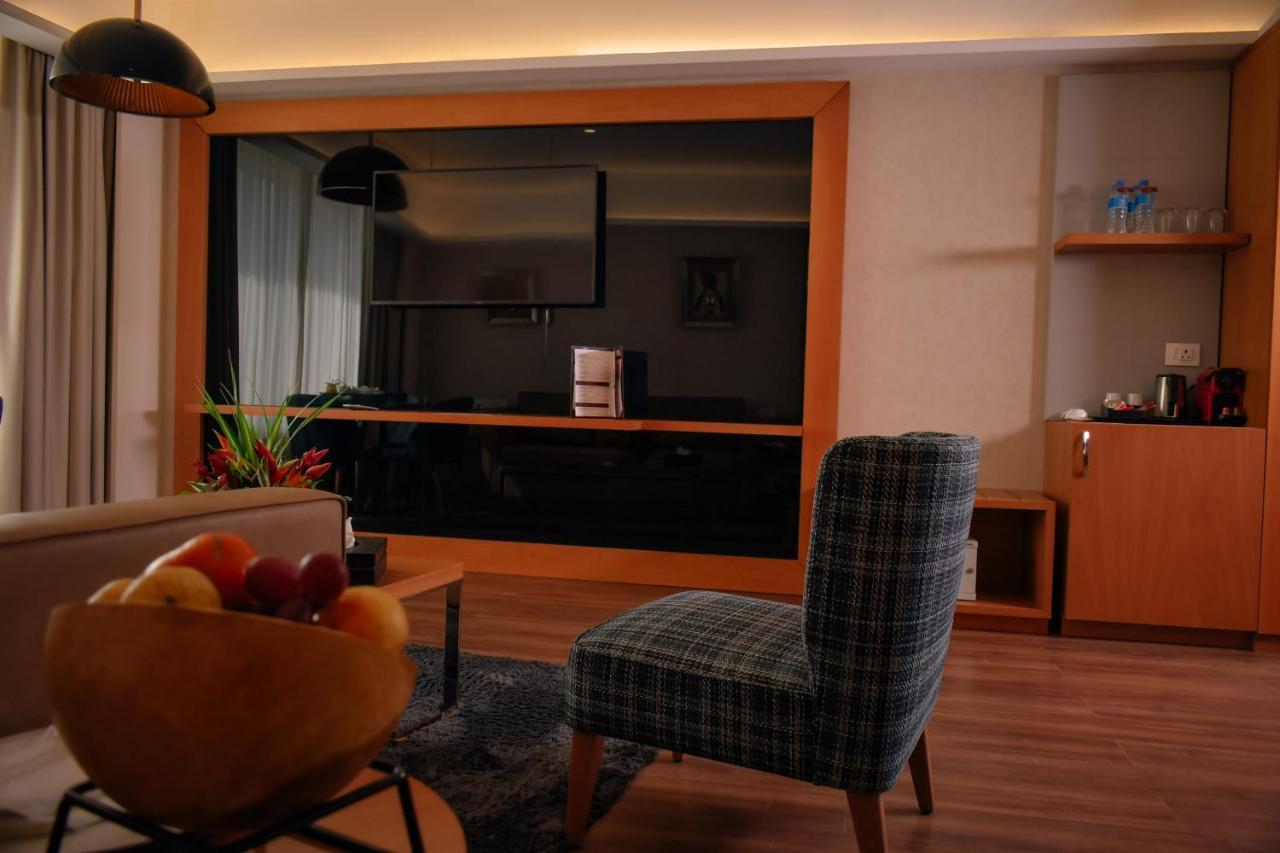 Bravia Hotel Niamey Bagian luar foto