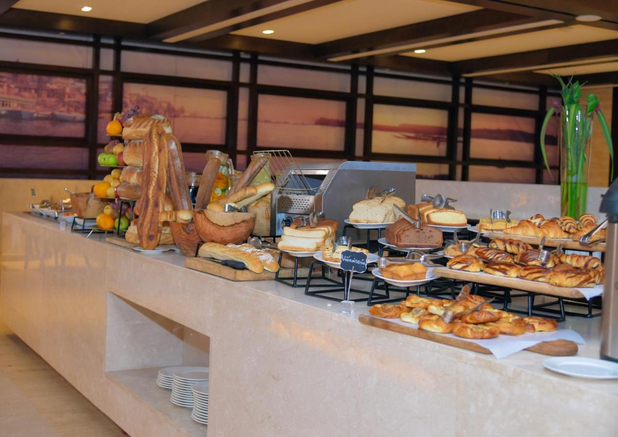 Bravia Hotel Niamey Bagian luar foto