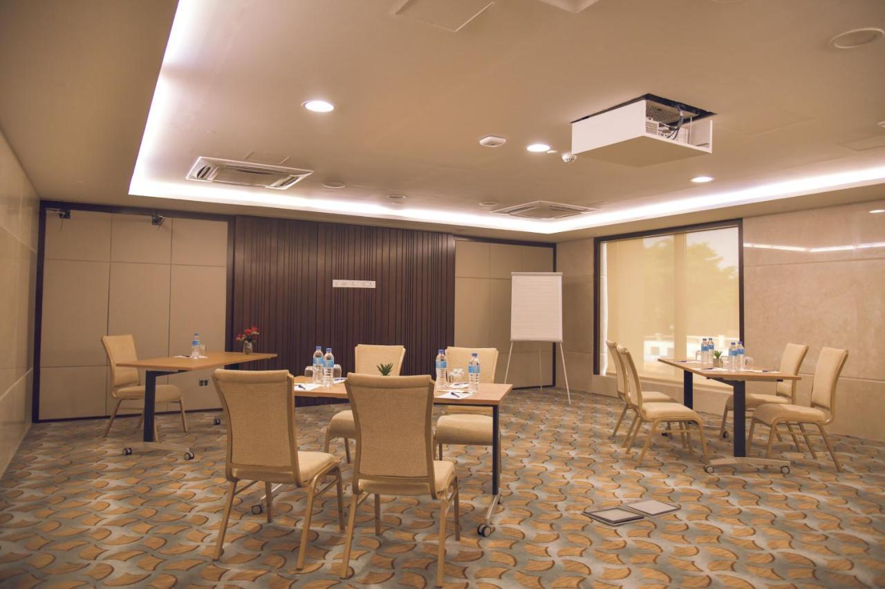 Bravia Hotel Niamey Bagian luar foto