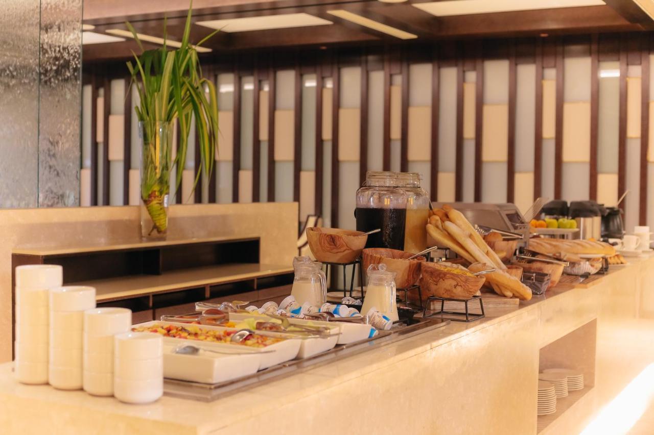 Bravia Hotel Niamey Bagian luar foto