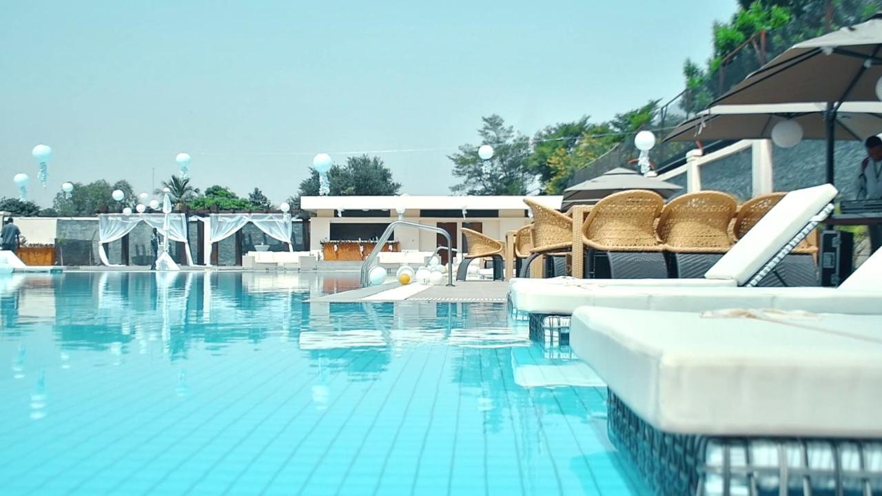 Bravia Hotel Niamey Bagian luar foto