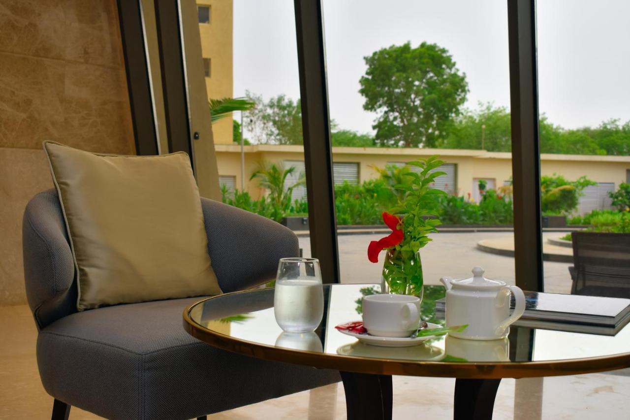 Bravia Hotel Niamey Bagian luar foto