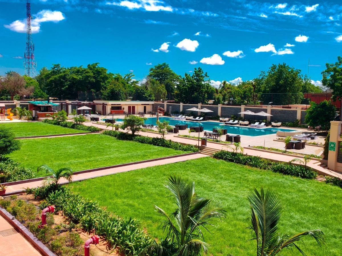 Bravia Hotel Niamey Bagian luar foto