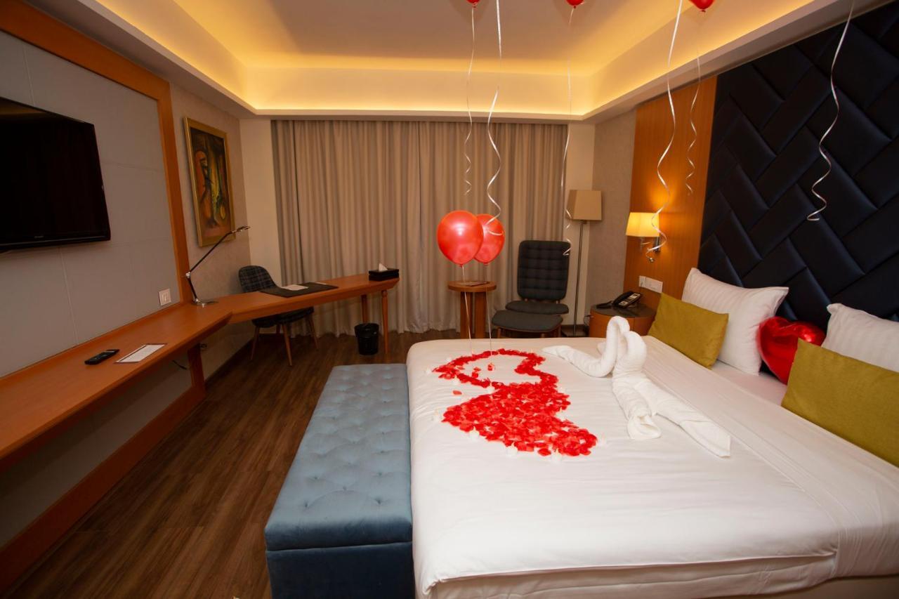 Bravia Hotel Niamey Bagian luar foto
