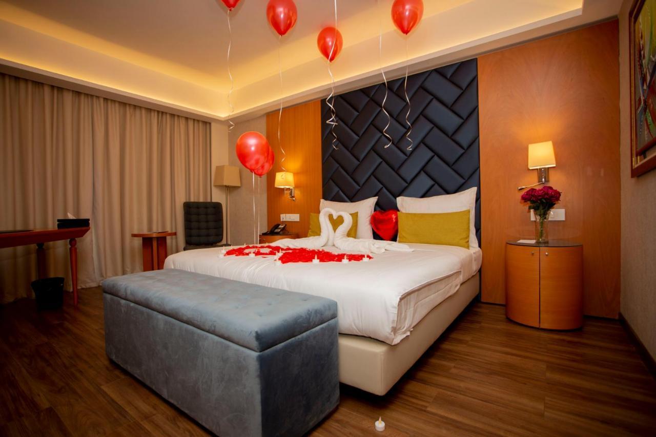 Bravia Hotel Niamey Bagian luar foto