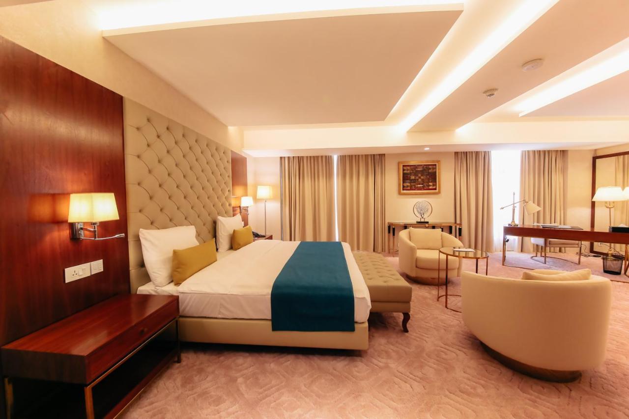 Bravia Hotel Niamey Bagian luar foto