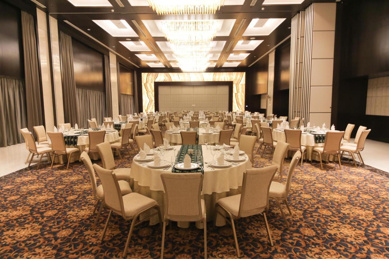 Bravia Hotel Niamey Bagian luar foto